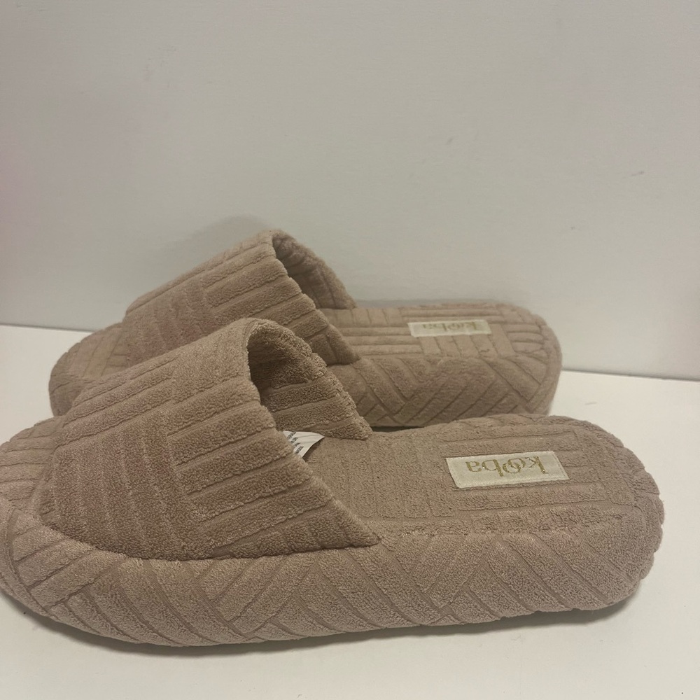 Slippers - Picture 3 of 3